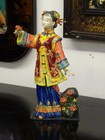 statuina cinese donna fiori