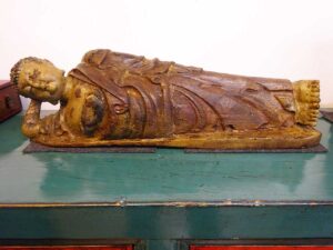 Budda disteso legno