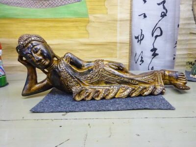 budda sdraiato legno